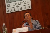 J. L. en el Seminario taller de El Colegio de Jalisco, presentando avances de su libro, entonces en proceso de elaboración, Zapopan, 2009. ( Cliché El Colegio de Jalisco) 